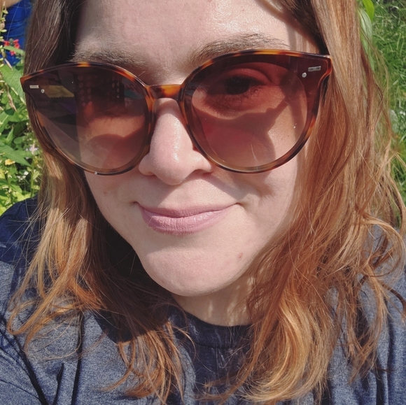 Meet your Posher, Lauren - Picture 1 of 1